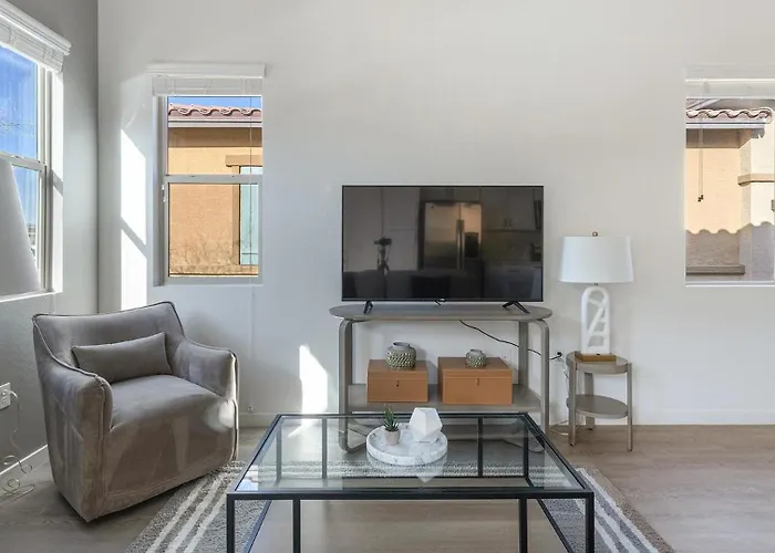 Landing - Linda Vista Apartment