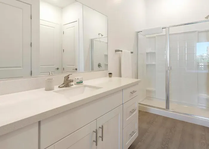 Landing - Linda Vista Apartment