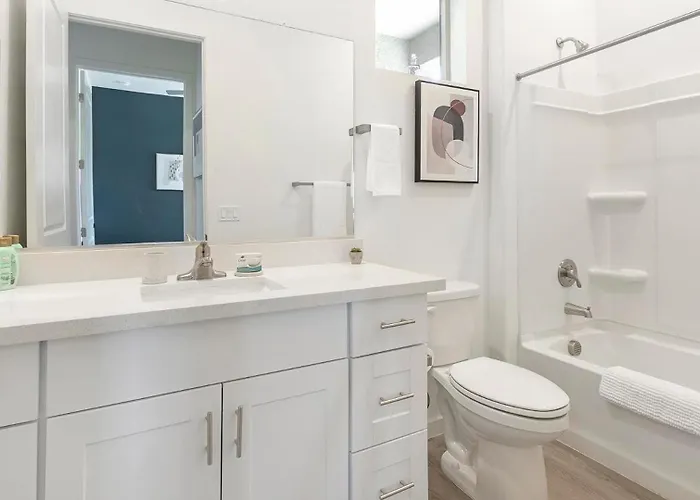 Landing - Linda Vista Apartment *