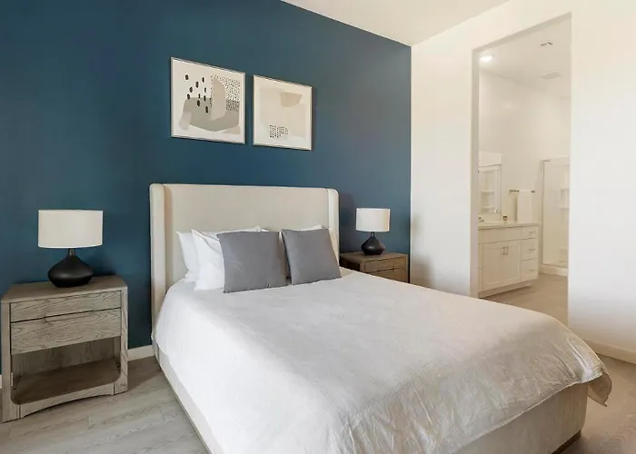 Landing - Linda Vista Apartment