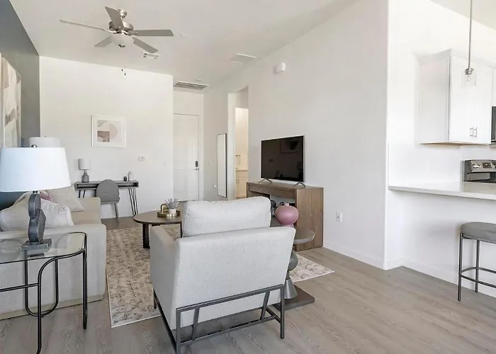 Landing - Linda Vista Apartment *