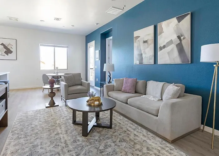 Landing - Linda Vista Apartment
